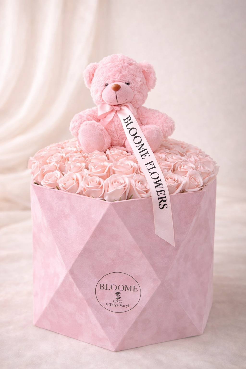 Cutie Florală Pink Teddy – Trandafiri Silk Premium