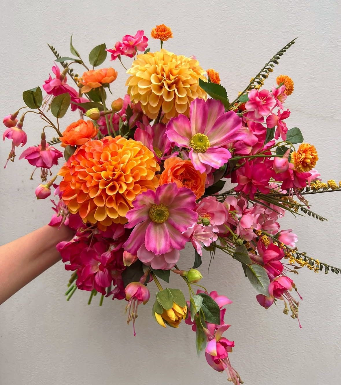 Buchet Dalii Portocalii & Accente Roz Vibrant