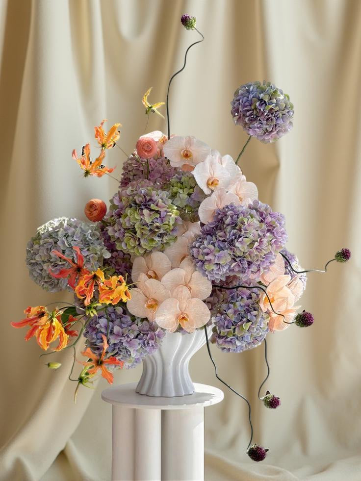 Aranjament cu Hortensii, Orhidee și Gloriosa