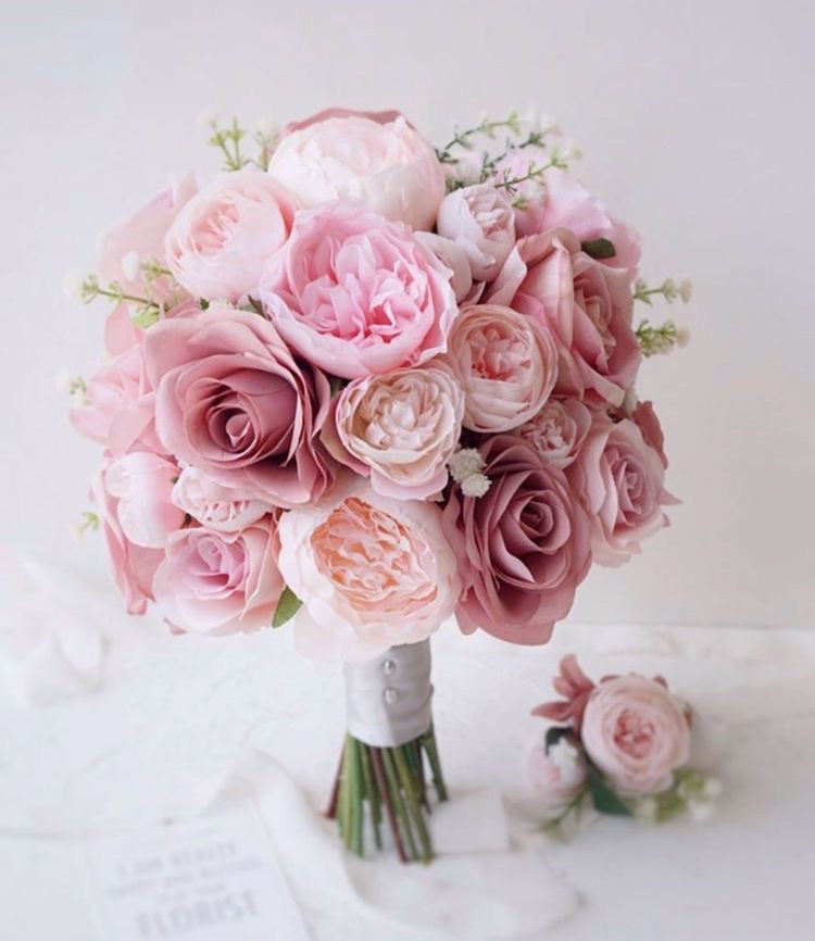 Buchet de mireasă cu bujori și trandafiri roz pudrat