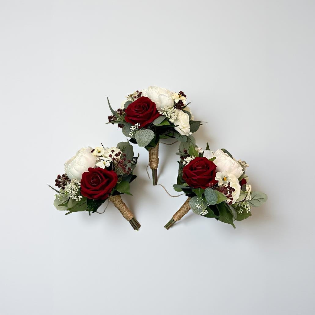 Cocarde Domnișoare de Onoare cu Trandafiri Roșii & Albi