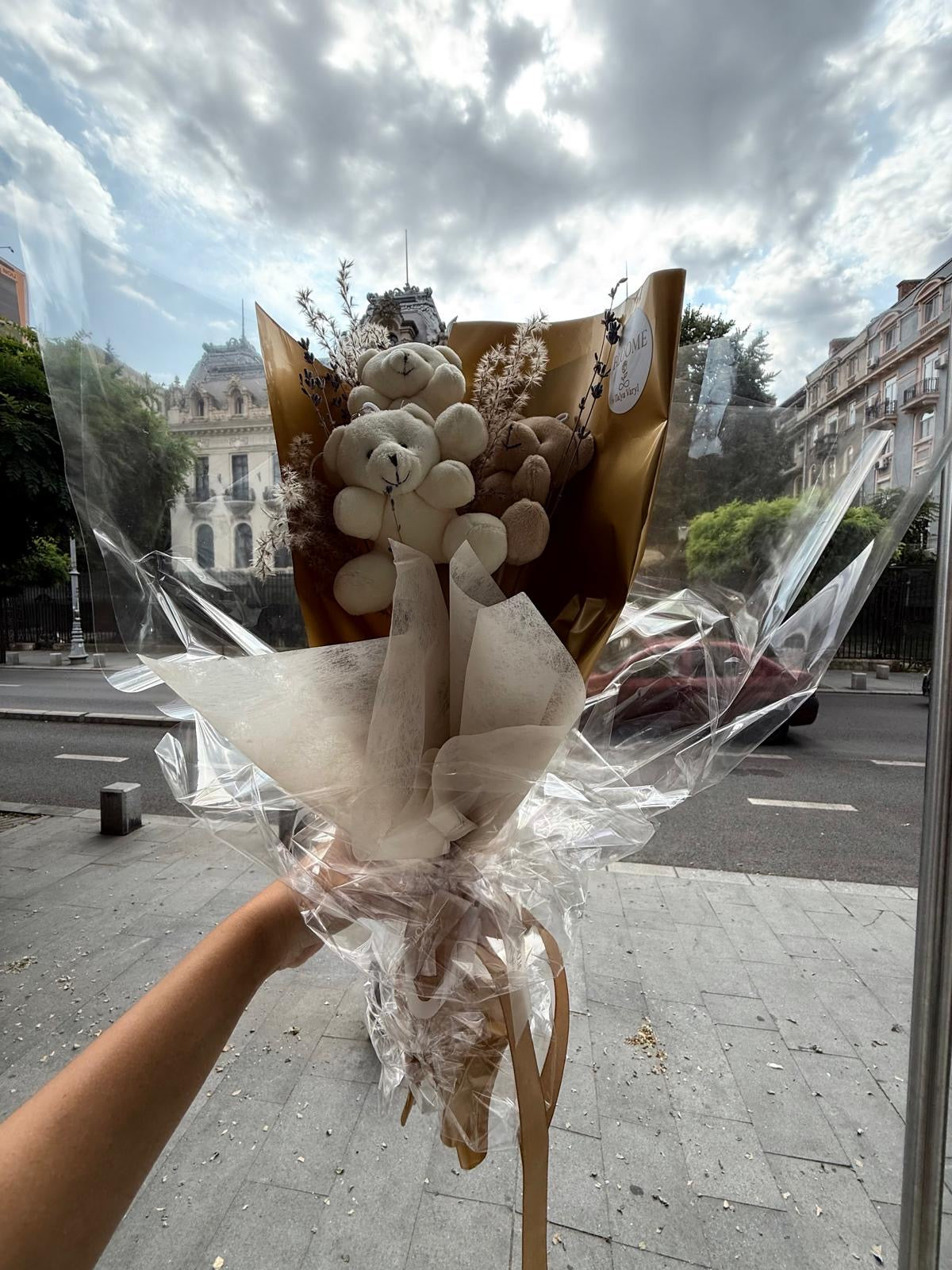 Teddy Charm Bouquet 🐻🤍