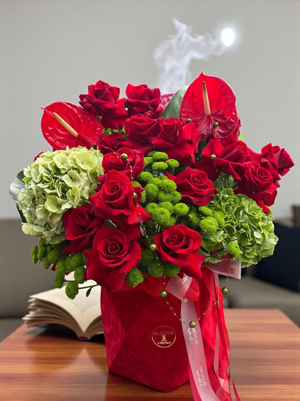 Rouge Signature | Aranjament Floral Premium in Cutie