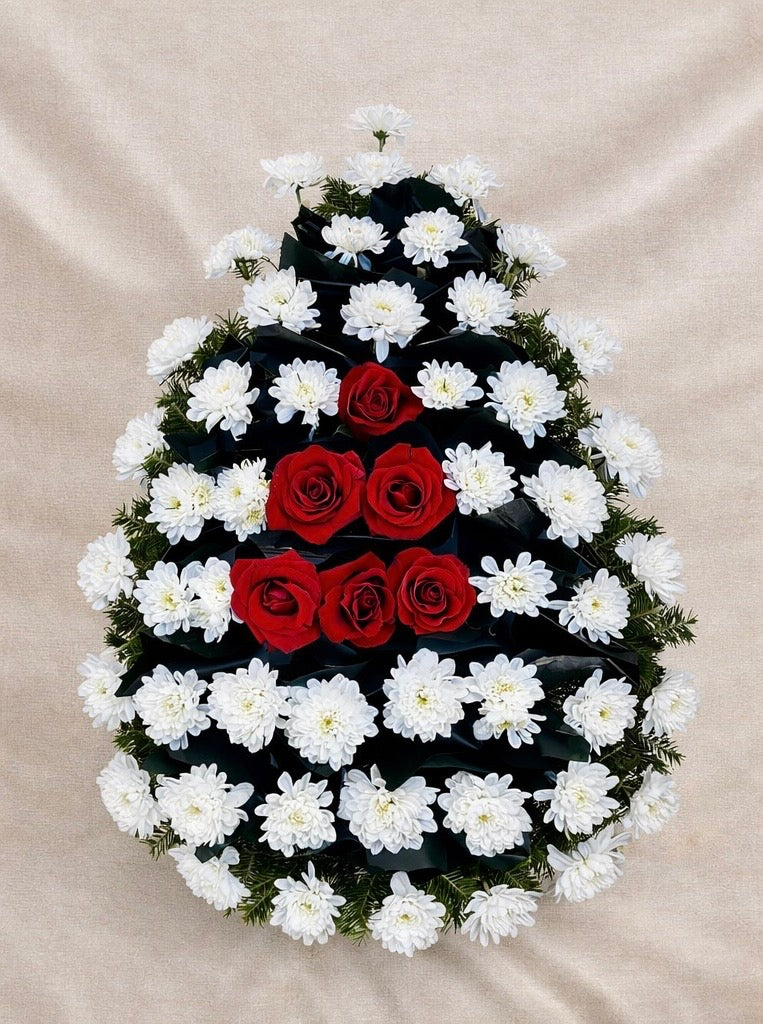 Coroana funerara cu crizanteme albe si trandafiri rosii – coroana eleganta clasica