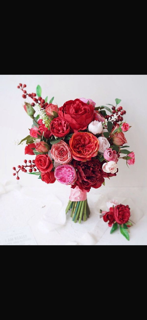 Buchet mireasa trandafiri rosii si roz cu bujori si flori premium – buchet nunta elegant romantic