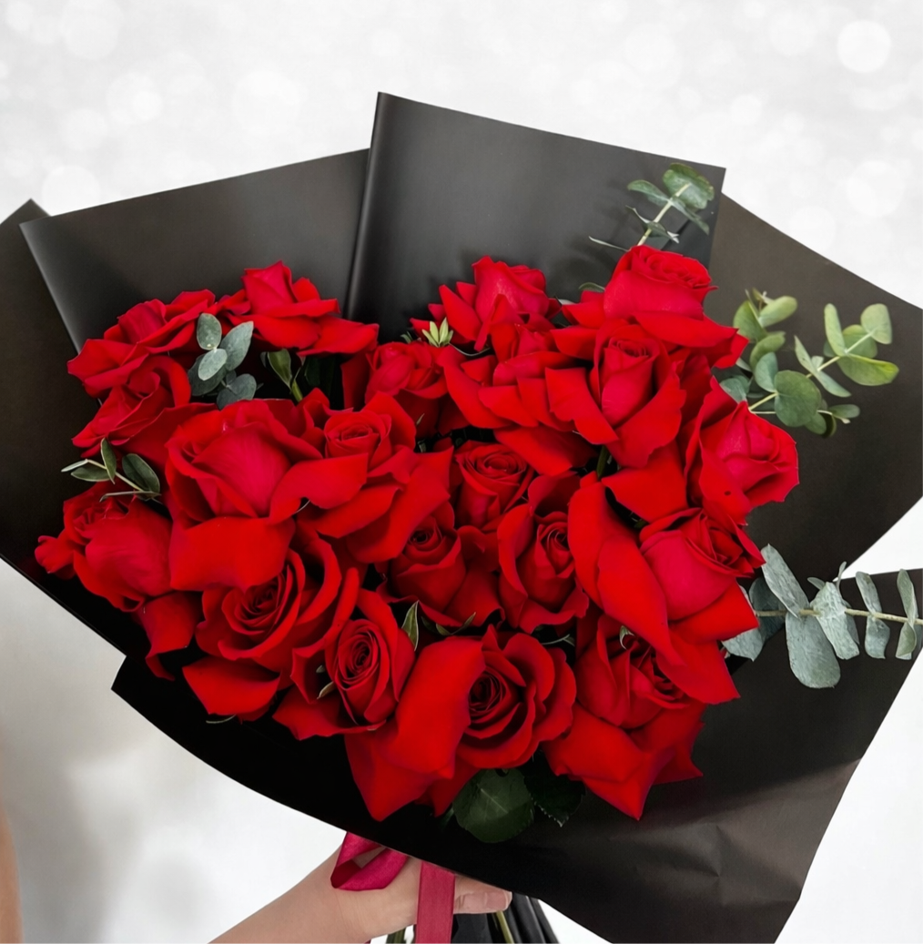 Crimson Love – Buchet de 21 Trandafiri Roșii