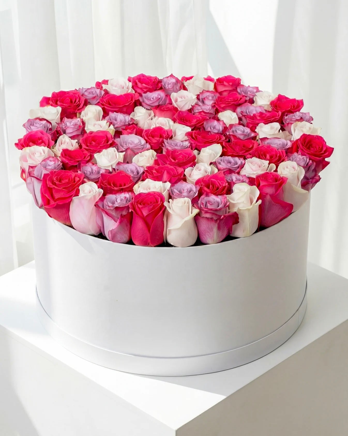 Royal Harmony Rose Box – Cutie gigant cu trandafiri mix premium in nuante de rosu, roz si ivory