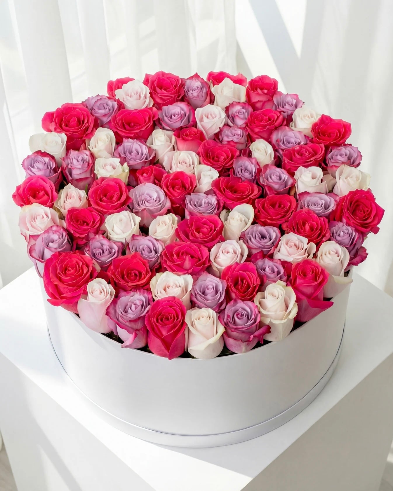 Royal Harmony Rose Box – Cutie gigant cu trandafiri mix premium in nuante de rosu, roz si ivory