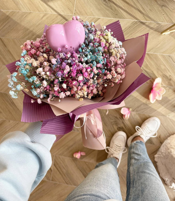 Candy Heart – Buchet cu Gypsophila Multicoloră & Inimă