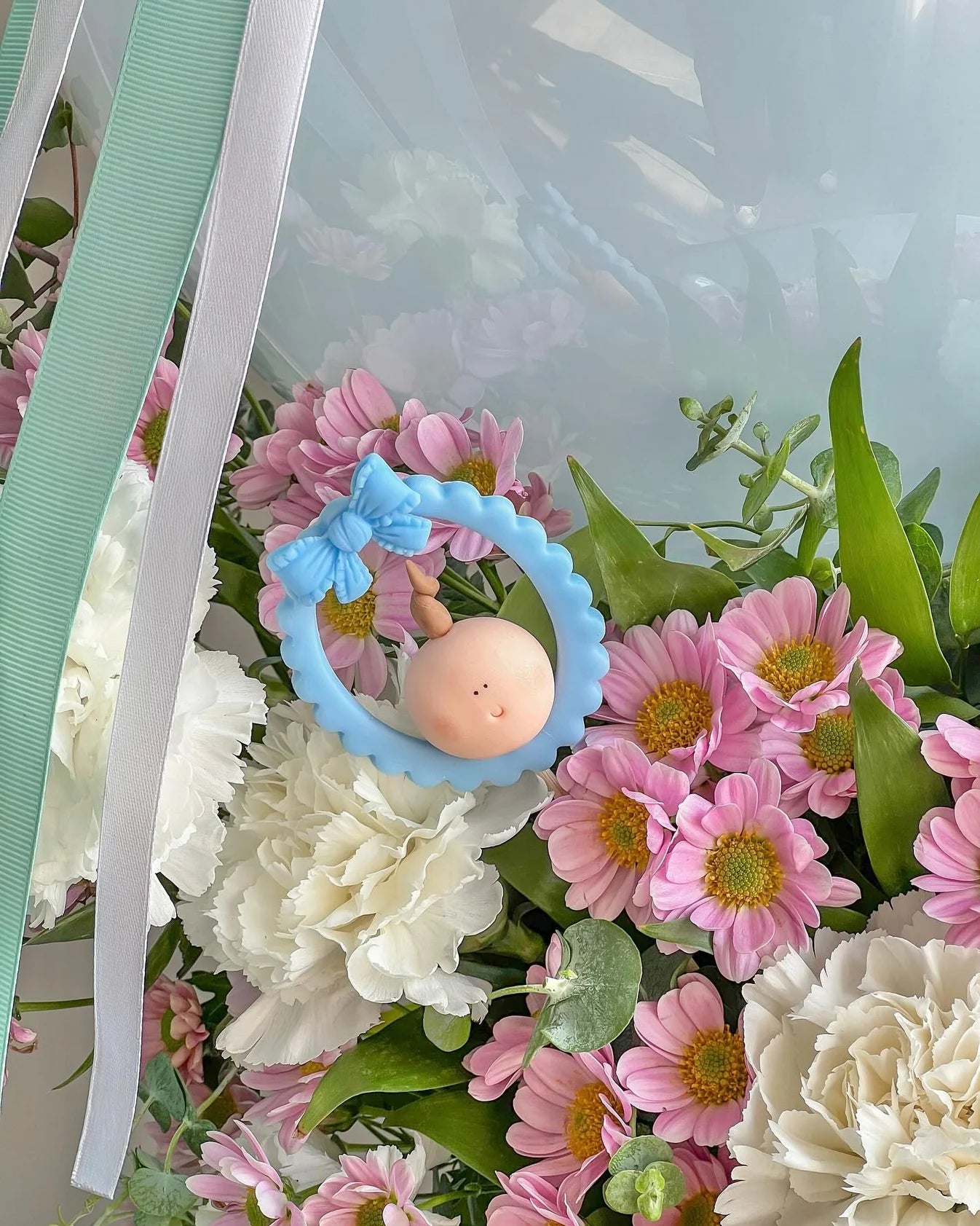 BLOOME Baby Blue Dream – Aranjament floral botez cu balon si ursulet