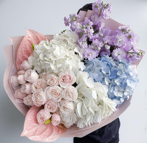 Buchet Pastel Hortensii, Trandafiri & Anthurium