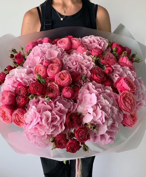 Bouquet cu Hortensii & Trandafiri Premium