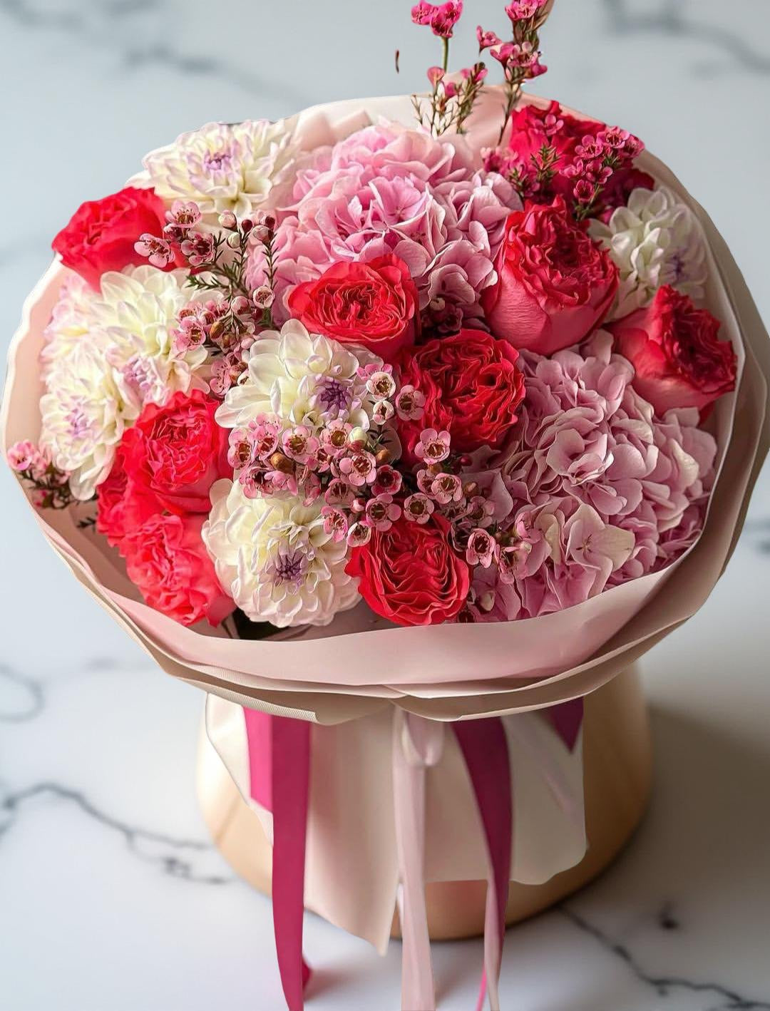 Buchet Hortensii Roz & Trandafiri Roșii Premium