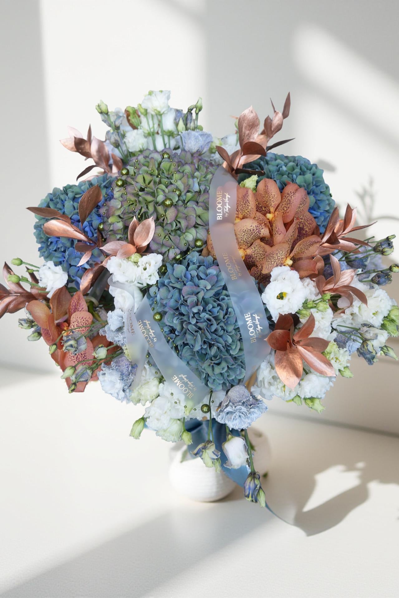 Buchet Hortensii și Orhidee Vanda