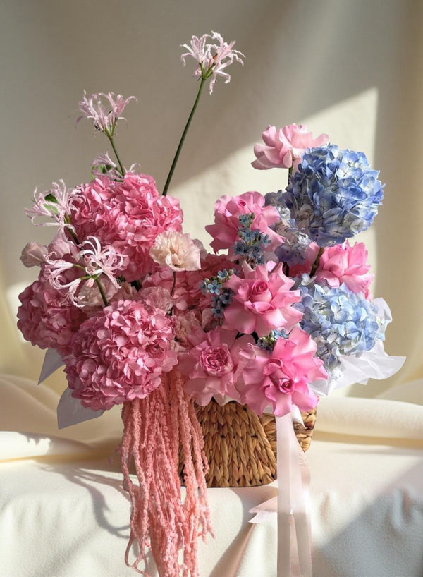 Aranjament cu Hortensii & Trandafiri Pastel