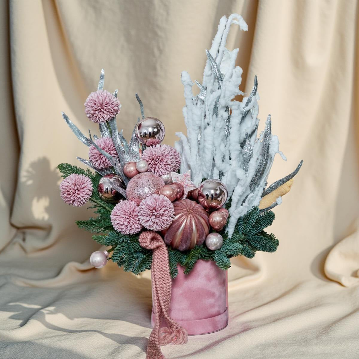 Aranjament de Craciun Elegant in Roz Pudrat